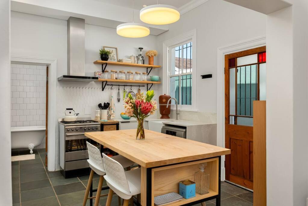 Trendy Heritage In Woodstock Holiday home *